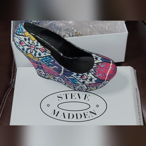 Steve Madden Wedge - Picture 3 of 8